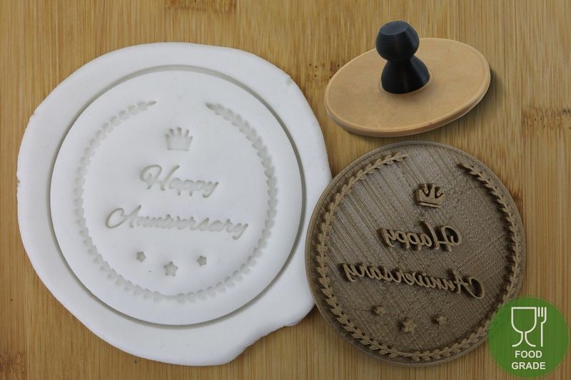 Prägestempel 'Happy Anniversary' 5/7cm für Kekse/Fondant/Knete mit praktischem Griff Prägestempel 'Happy Anniversary' 5/7cm für Kekse/Fondant/Knete mit praktischem Griff