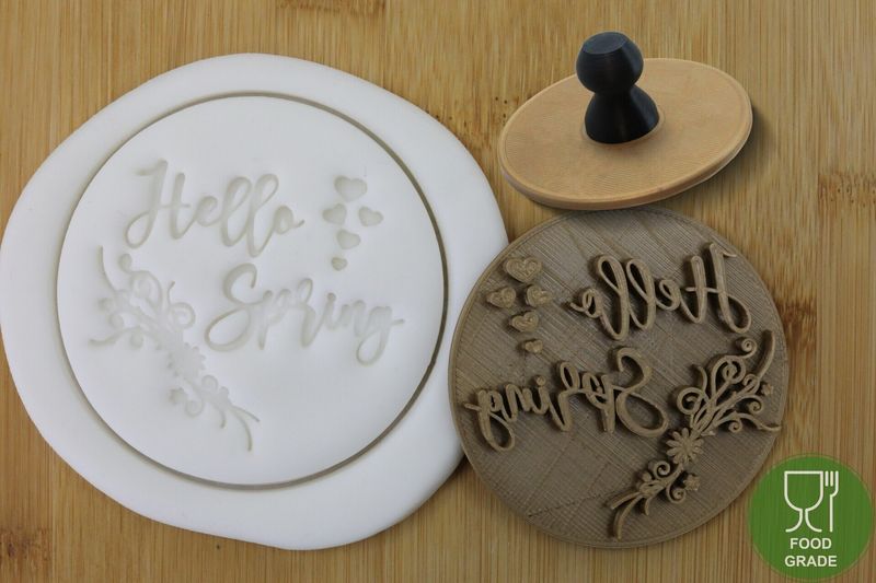 Prägestempel 'Hello Spring' 5/7cm für Kekse/Fondant/Knete mit praktischem Griff Prägestempel 'Hello Spring' 5/7cm für Kekse/Fondant/Knete mit praktischem Griff