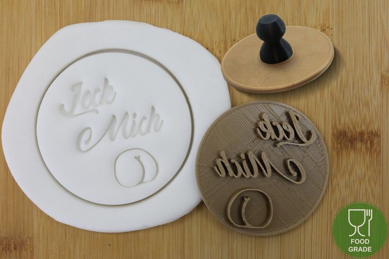 Prägestempel 'Leck mich' 5/7cm für Kekse/Fondant/Knete mit praktischem Griff Prägestempel 'Leck mich' 5/7cm für Kekse/Fondant/Knete mit praktischem Griff