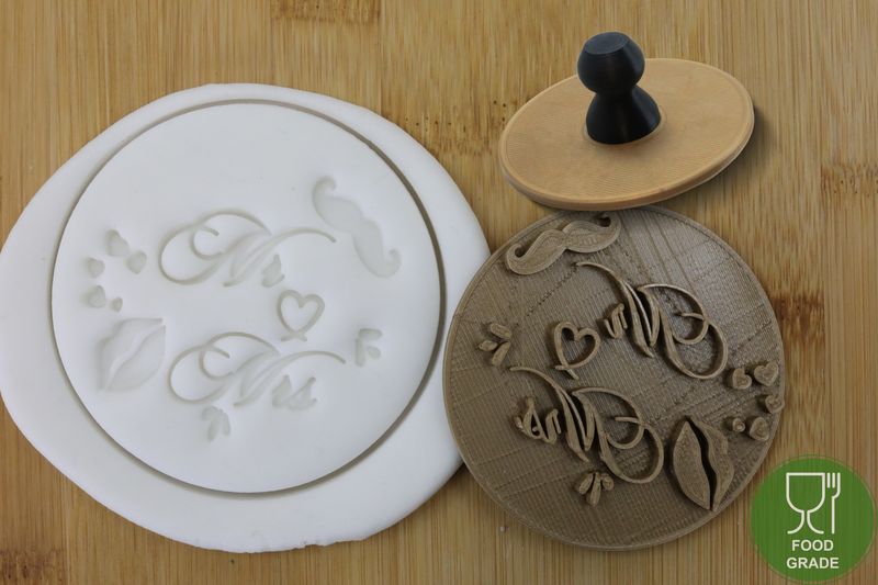 Prägestempel 'Mr & Mrs' 5/7cm für Kekse/Fondant/Knete mit praktischem Griff Prägestempel 'Mr & Mrs' 5/7cm für Kekse/Fondant/Knete mit praktischem Griff