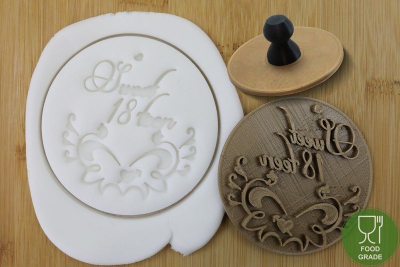 Prägestempel 'Sweet 18' 5/7cm für Kekse/Fondant/Knete mit praktischem Griff Prägestempel 'Sweet 18' 5/7cm für Kekse/Fondant/Knete mit praktischem Griff