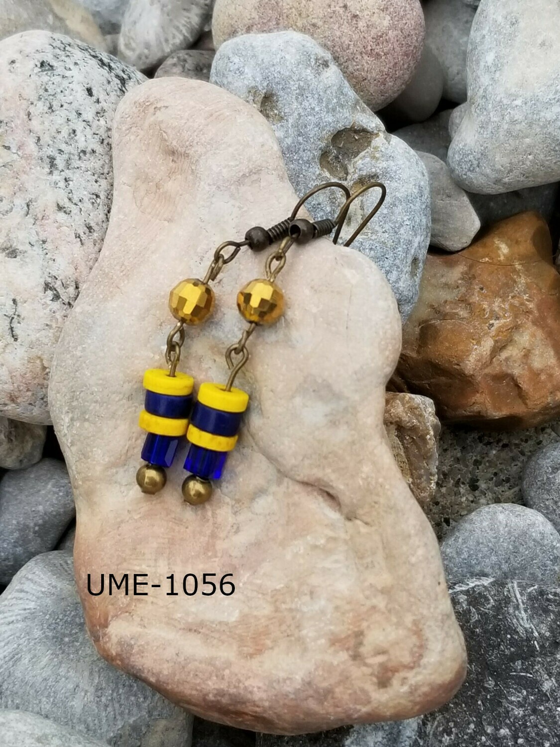 UME-1056
University of Michigan- Bronze with gold faceted, yellow and blue discs, with blue cubes