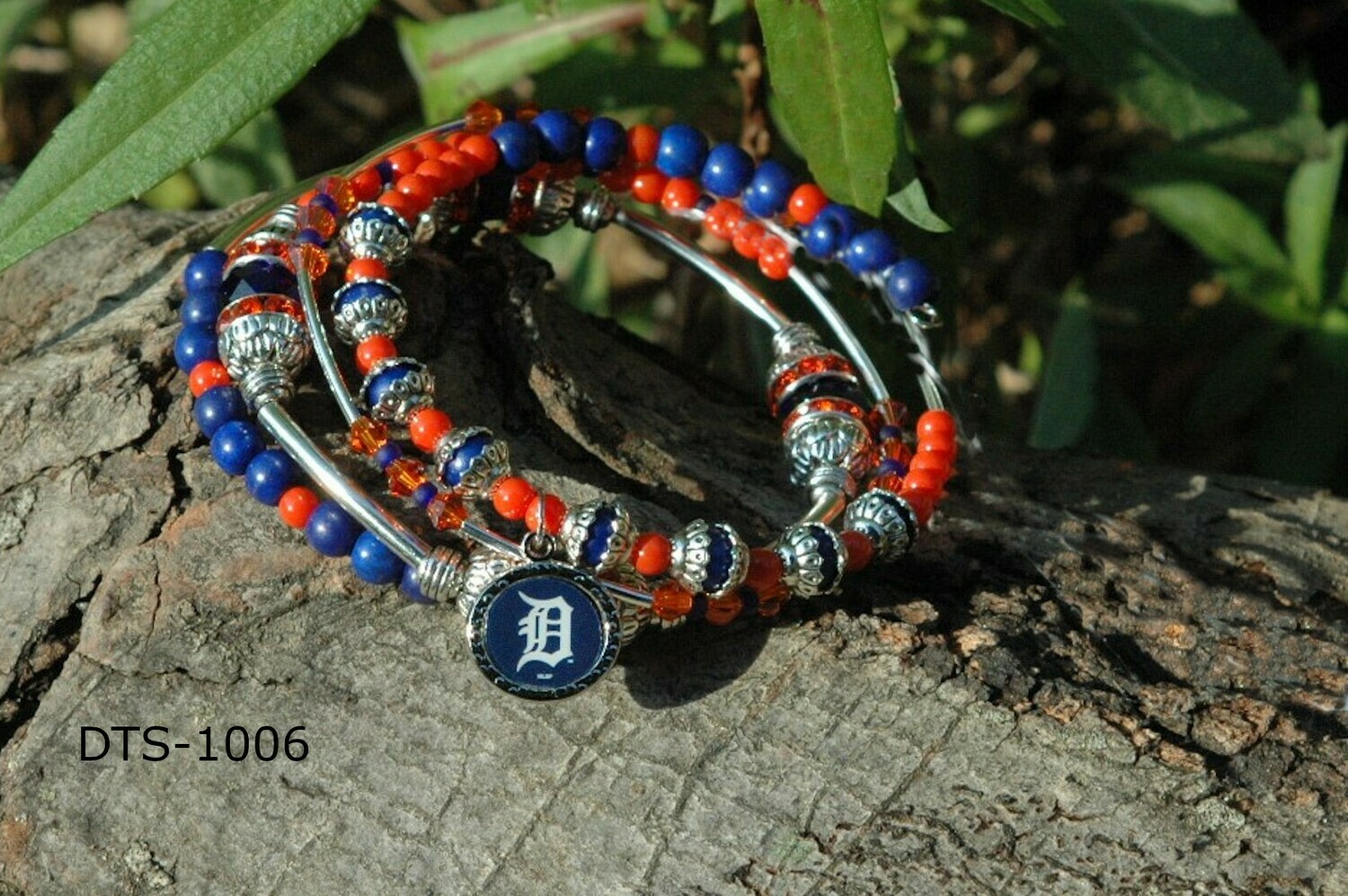 DTS-1006 Detroit Tigers- Silver memory wire with orange rhinestone donut beads, orange crystal and blue faceted glass beads. Old English D logo charm