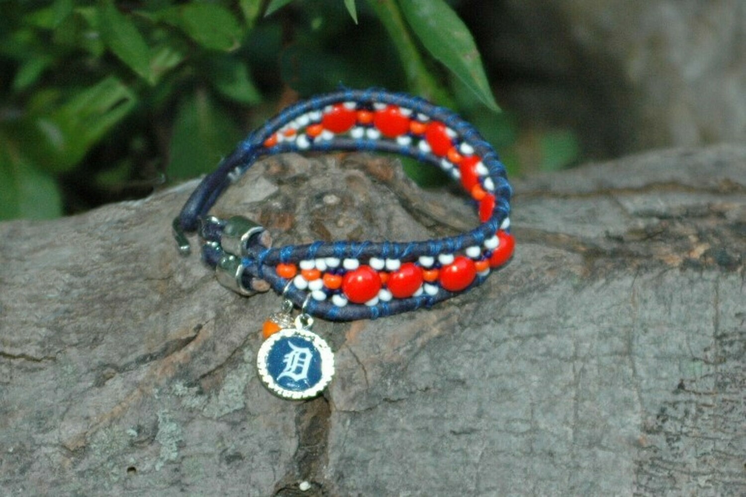 DTS-1021
Detroit Tigers- Blue leather with orange czech candy beads, orange dangle bead and Old English D logo charm