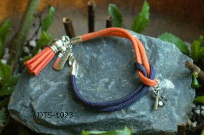 DTS-1024
Detroit Tigers- Blue and orange paracord with orange tassel, baseball bats and pride charms