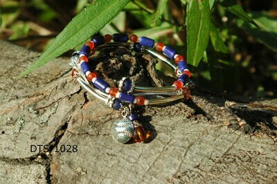 DTS-1028
Detroit Tigers- Silver memory wire, orange and blue faceted beads with orange teardrop dangle and baseball charm