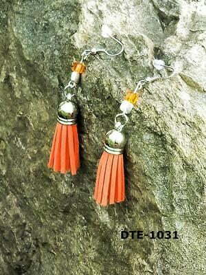 DTE-1031
Detroit Tigers- Silver with orange tassels, silver flat and orange cube glass beads