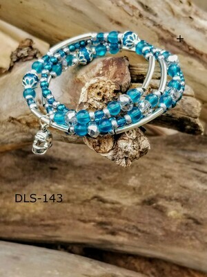 DLS-1043
Detroit Lions- Silver 4 loop memory wire, blue glass, silver/clear faceted beads, blue and grey pearls with football helmet charm