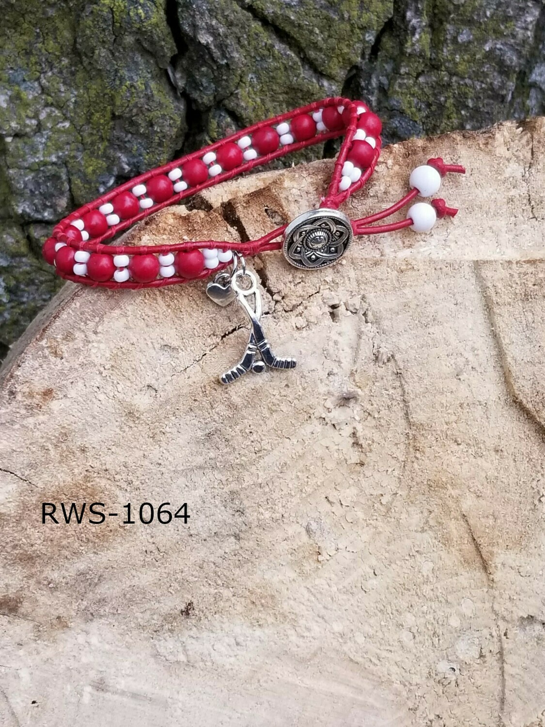 RWS-1064
Detroit Red Wings-Red leather, silver button, red and white beads with heart and hockey sticks charms
