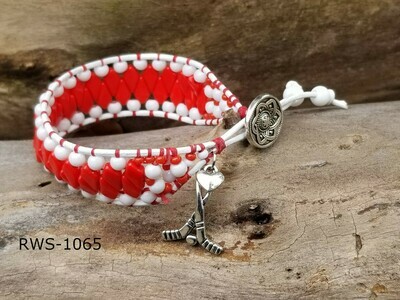 RWS-1065
Detroit Red Wings- White leather, silver button, white beads and red czech kite beads with heart and hockey sticks charms