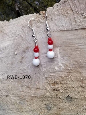 RWE-1070
Detroit Red Wings- red and white glass beads