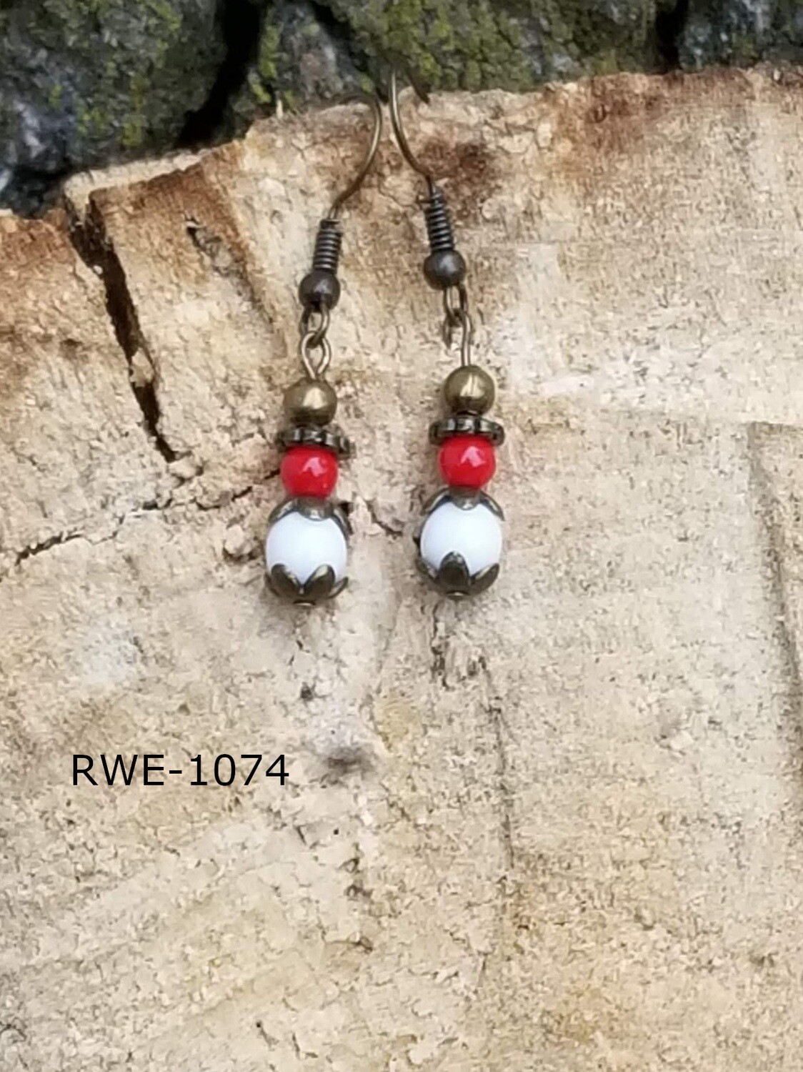 RWE-1074
Detroit Red Wings-Bronze with white and red glass beads