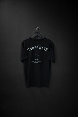 Remera Baleia Black de