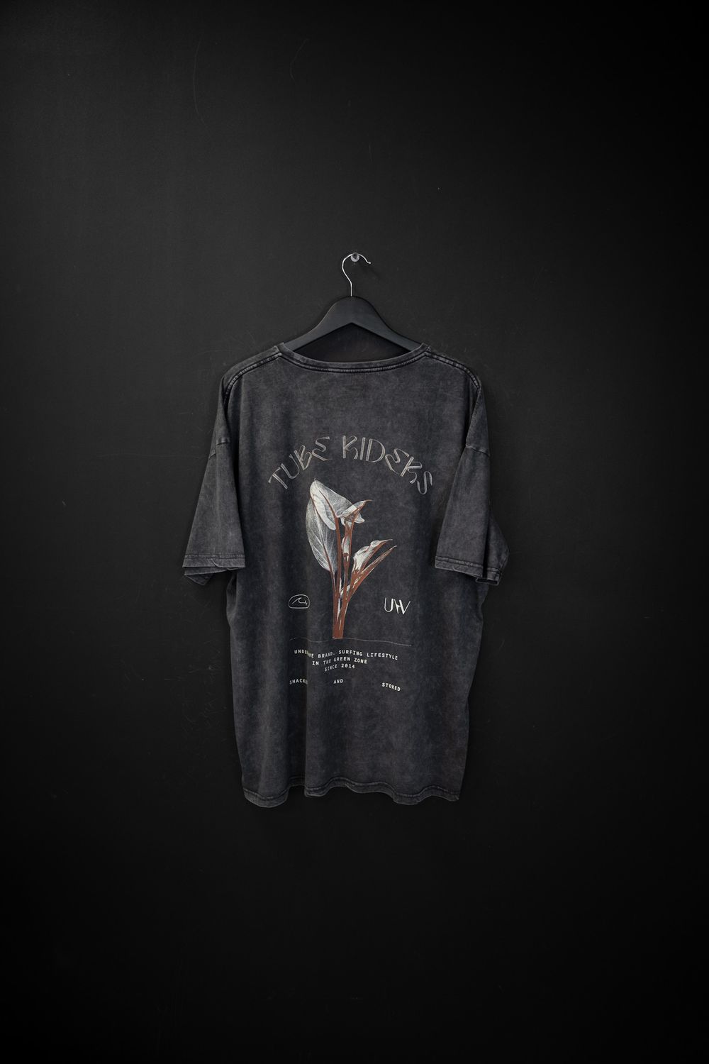 Remera Classic Fit Black Washed Vermelha de