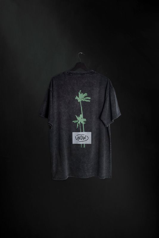 ​Remera Oversize Black Washed Palmera