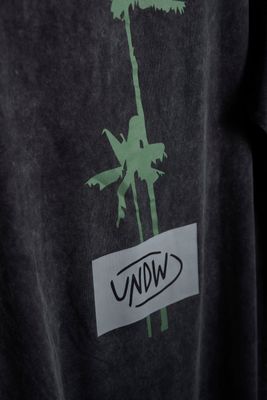 ​Remera Oversize Black Washed Palmera