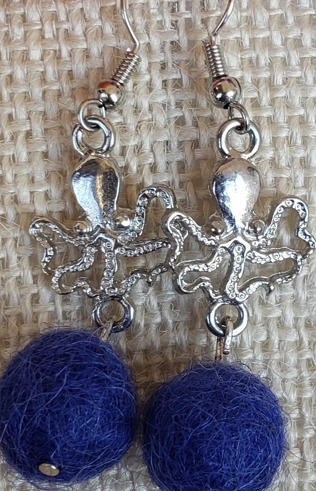 This Must Be Felt - Earrings 
