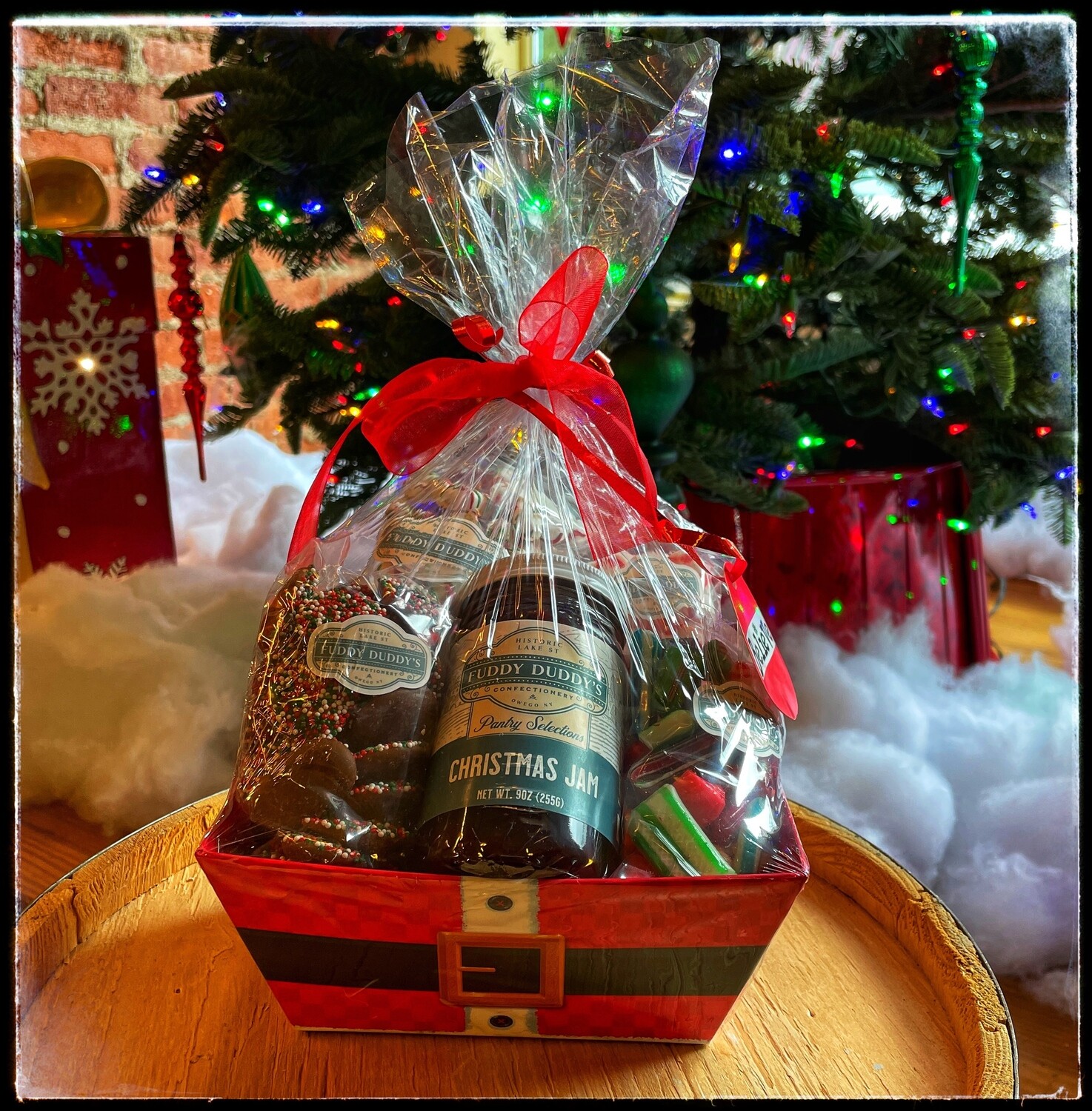 Old Fashioned Christmas Gift Basket