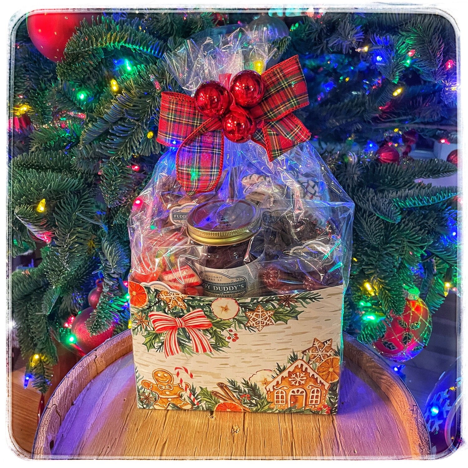Old Fashioned Christmas Gift Basket