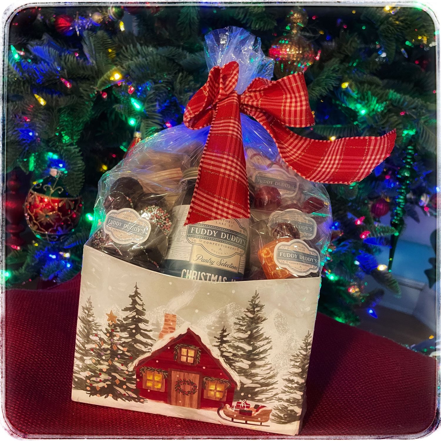 Old Fashioned Christmas Gift Basket