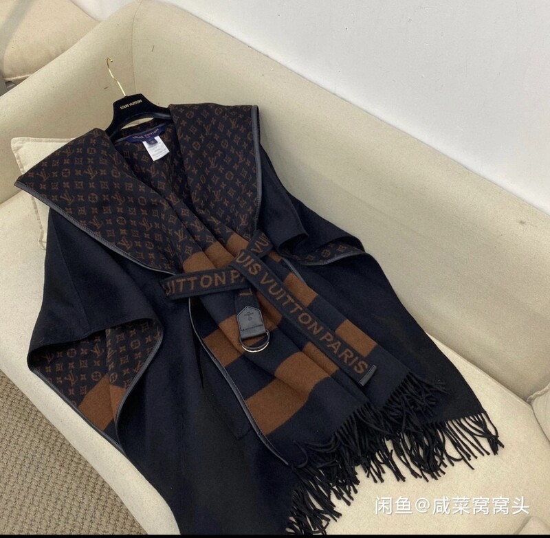 Exclusive LV COAT PONCO