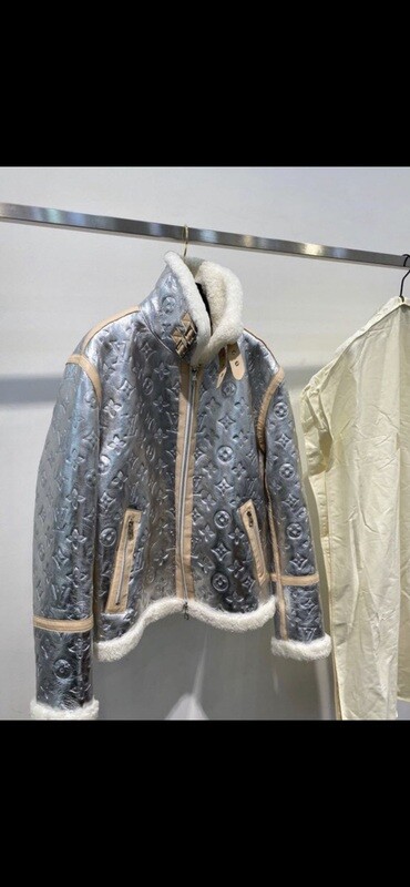 Fleece lined metallic Stamped LV jacket. All the bells and whistles that keep you warm shows your style with confidence and luxury . A great item to add to your collection Fleece lined metallic Stamped LV jacket. All the bells and whistles that keep you warm shows your style with confidence and luxury . A great item to add to your collection