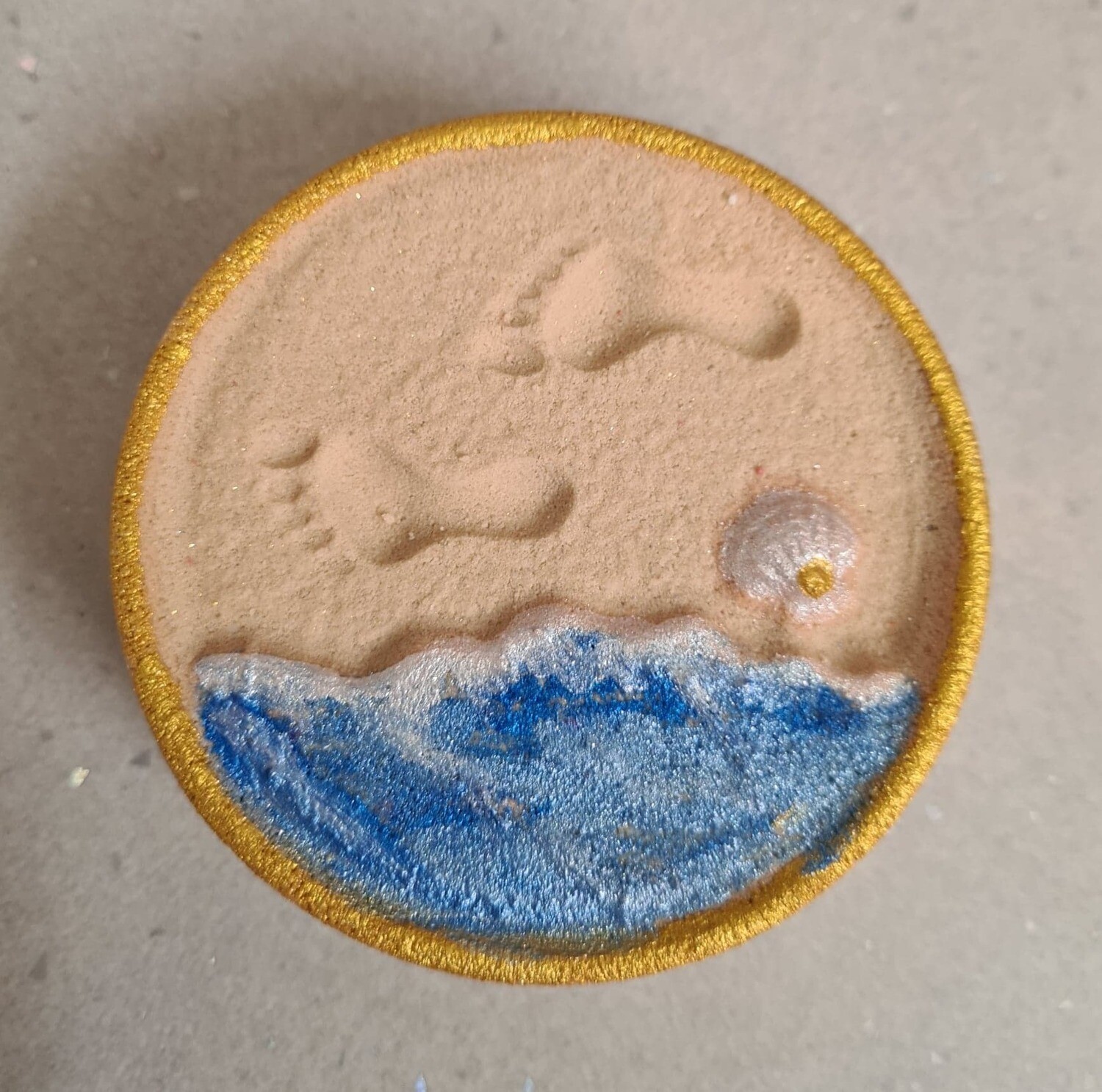 Foot prints in the sand approx 131g BBHP EXCLUSIVE