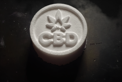 C Bomb with leaf approx 100g &amp; 200g