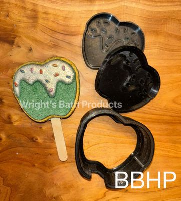 Kawaii style candy apple Bubble Bar and bath bomb Mould BBHP EXCLUSIVE 
Approx 200g
All 3d moulds are made to order. 
can take up to 10 working days lead time at busy periods