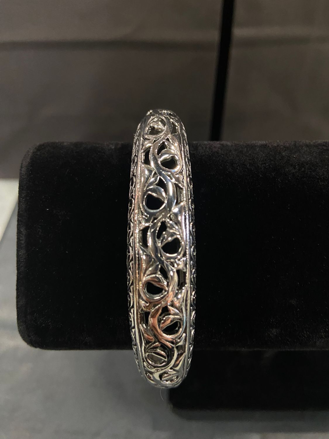 WOMEN&#39;S CUFF BRACELET