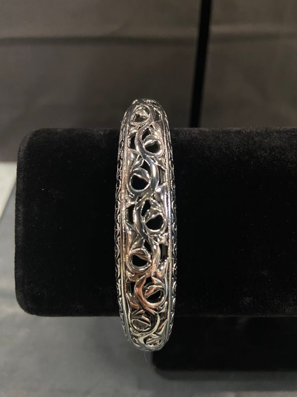 WOMEN&#39;S CUFF BRACELET