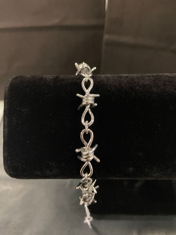 LADIES BARBED WIRE BRACELET