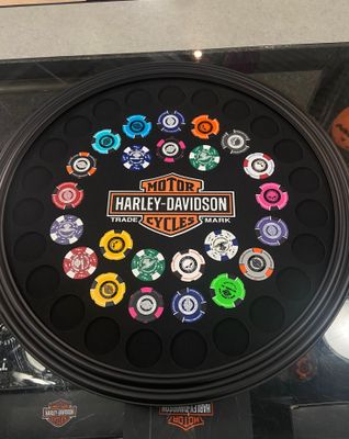 H-D ROUND POKER CHIP FRAME DISPLAY