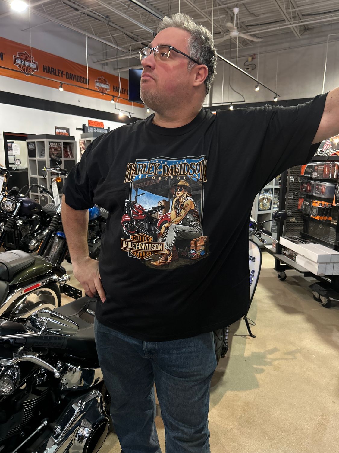 H-D HANGIN' OUT TEE