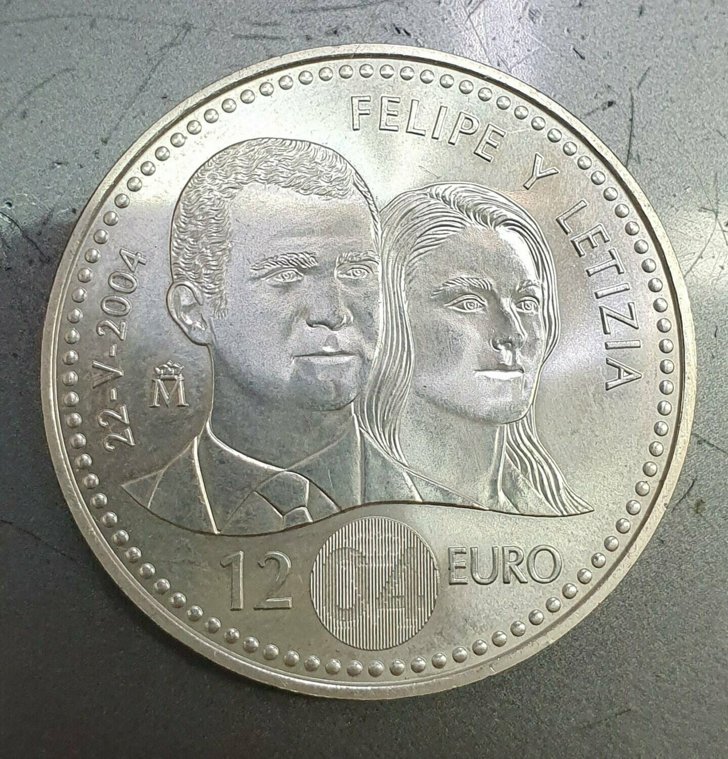 moneda visual data 8