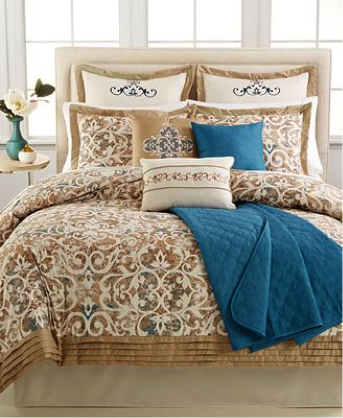 Dahana 10-Piece King Comforter Set Bedding