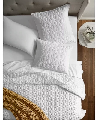 Oake Geometric Embroidered Quilt, King, White