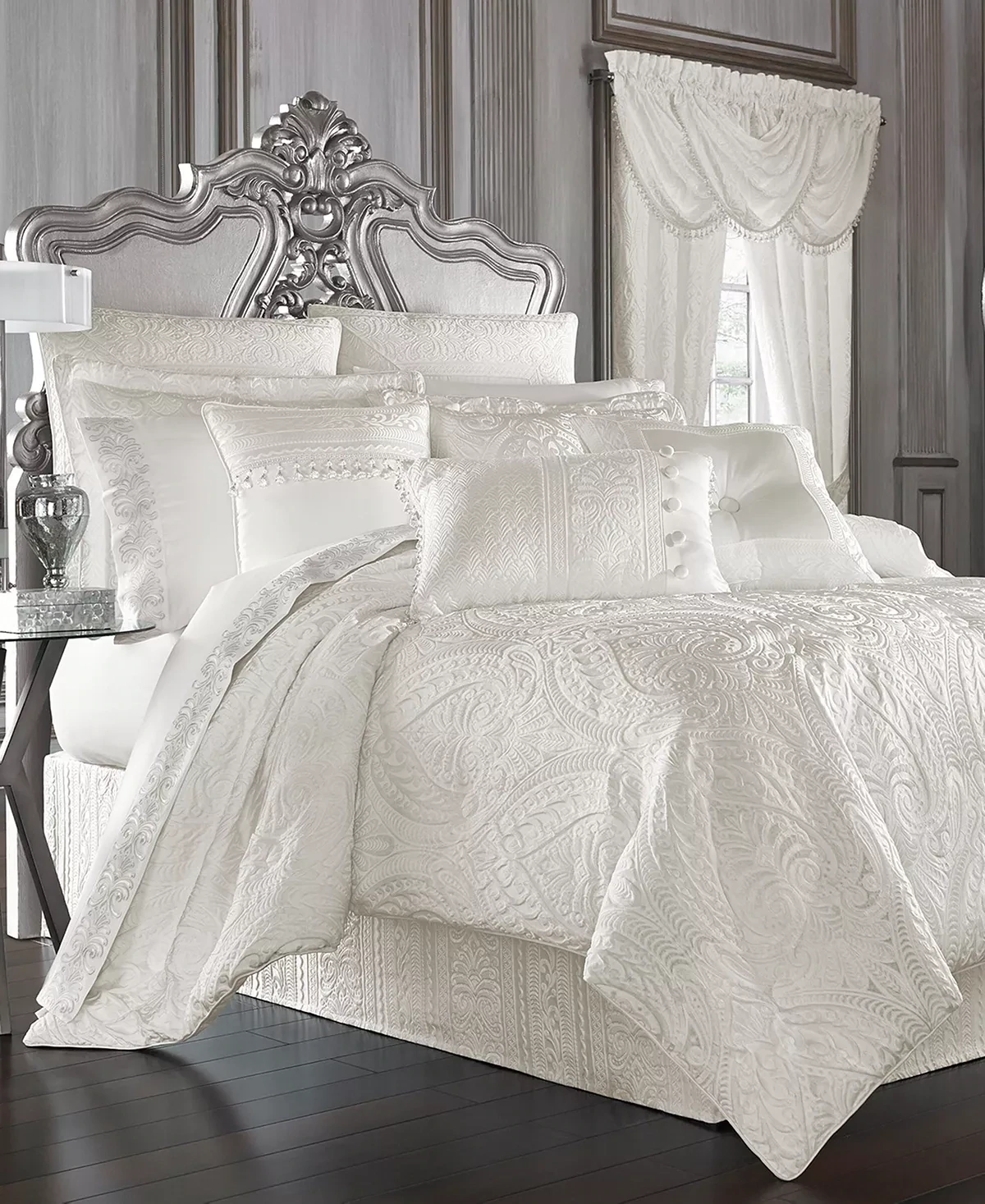 J Queen New York Bianco 4-Pc. Comforter Set, Queen - White
