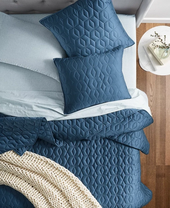 Oake Geometric Embroidered Quilt, King, Navy