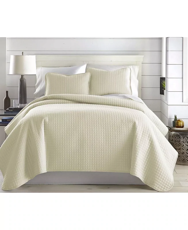 SOUTHSHORE FINE LINENS Vilano Oversized Off White Microfiber King Quilt and Sham Set
