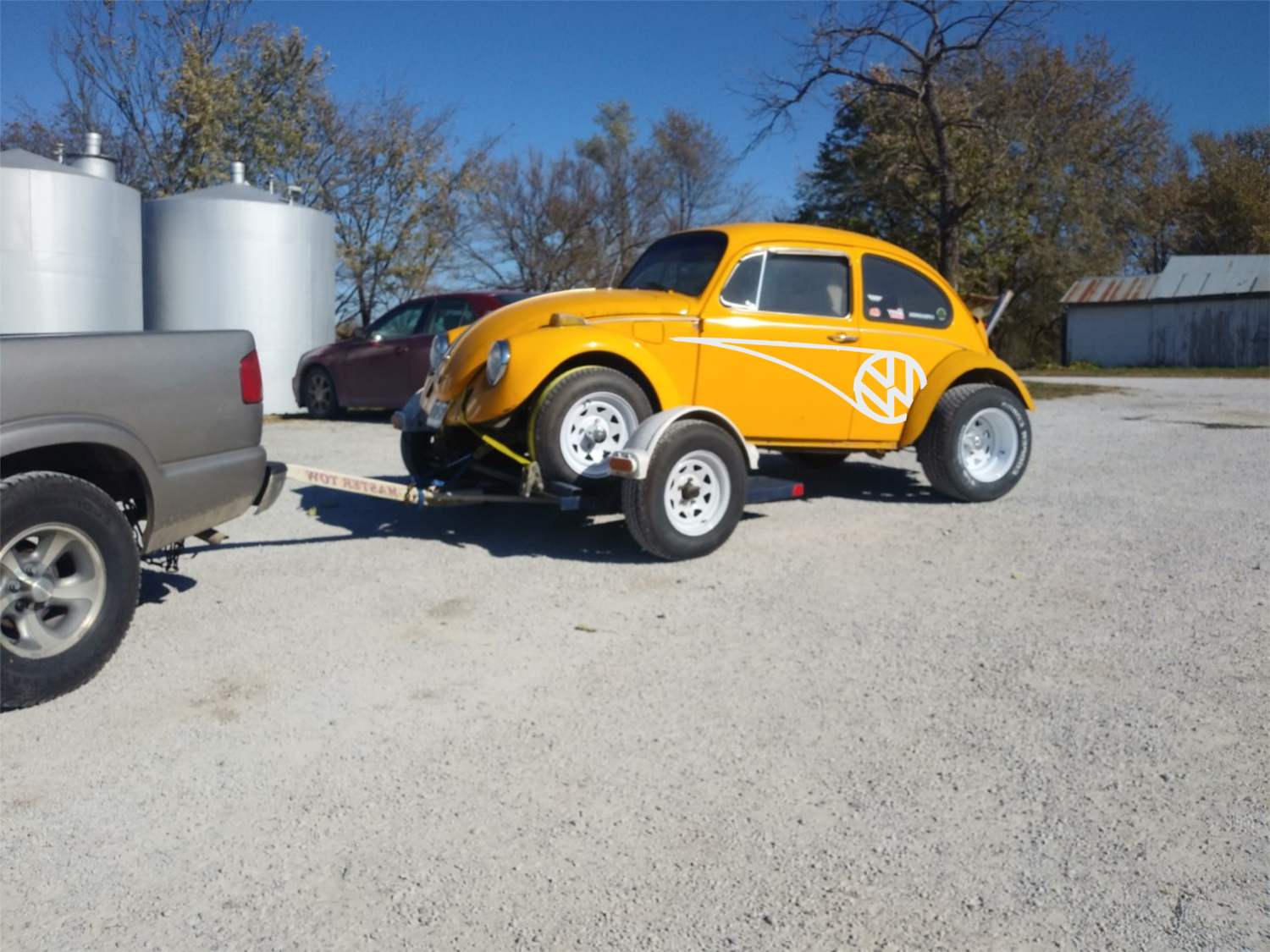 VW Beetle/Bug Logo w Stripe, Graphic Type: Open Stripe, Color: White