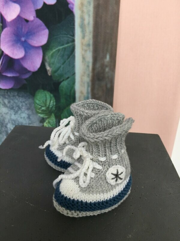 Baby Chucks in hellgrau