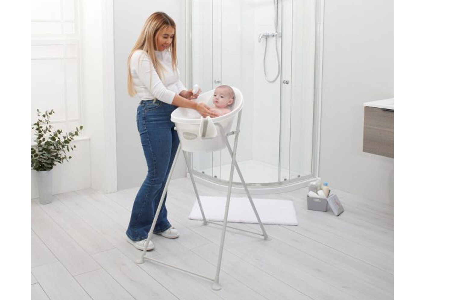 Shnuggle Foldable Baby Bath Stand