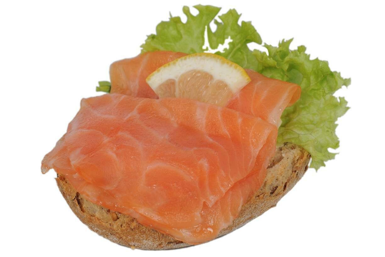 halbes belegtes Lachsbrötchen