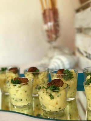 Kartoffelsalat mit Fleischküchlespieß im Glas Kartoffelsalat mit Fleischküchlespieß im Glas