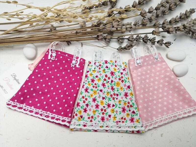 lot de 3 petites robes contenant dragées, tons rose pale et fushia,  3 modèles