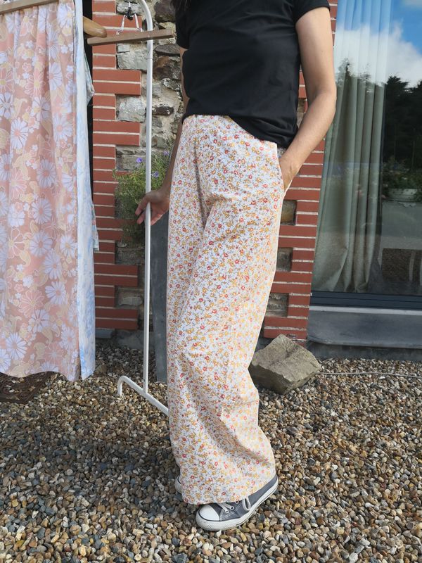 Pantalon large petites fleurs oranges T42