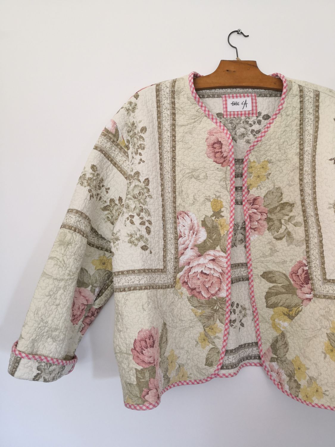 Veste matelassée  manche longue fleurie vieux rose