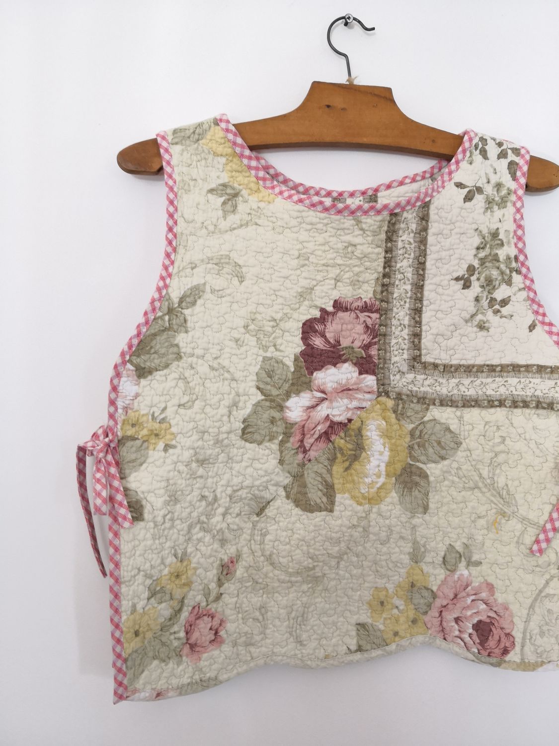 Top surchemise matelassé fleur vieux rose, à nouer