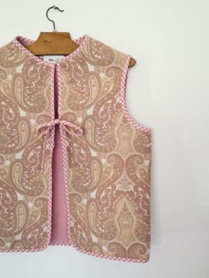 Gilet  sans manche motif paisley vieux rose